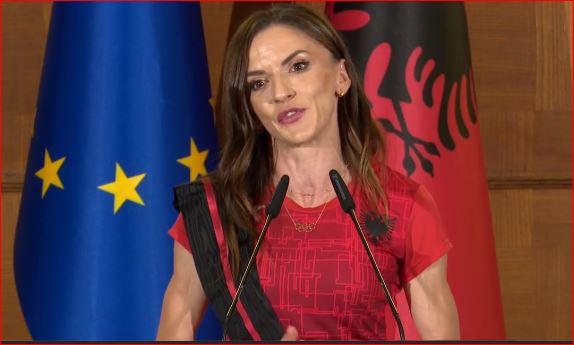 Luiza Gega mesazh për të rinjtë: Mund t’ia dilni! Kam pasur oferta nga vende të tjera, por unë e dua Shqipërinë