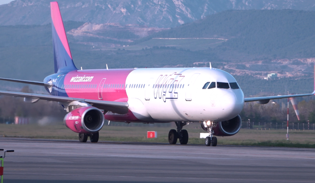 Skandali, Wizz Air shtyn fluturimin Tiranë-Romë me 6 orë pa asnjë lajmërim