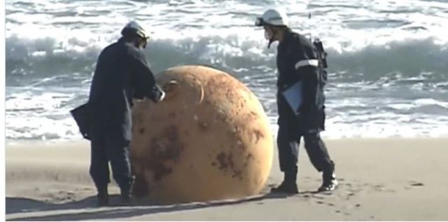 Gjendet sfera gjigande në bregdet, askush s’e di çfarë është dhe nga erdhi. Ja çfarë thonë ekspertët