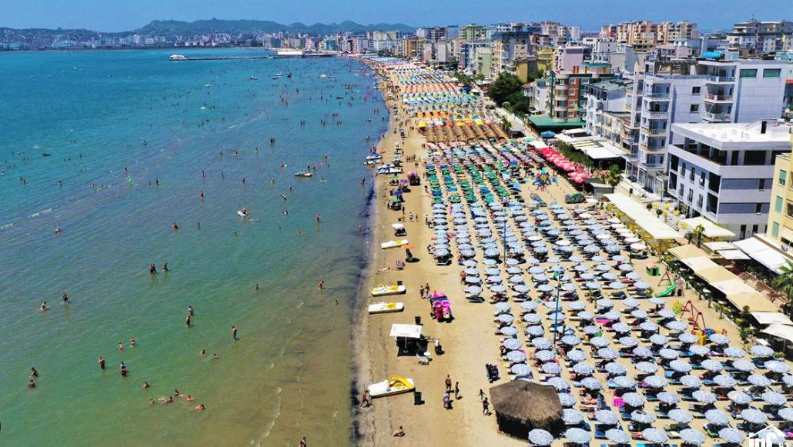 Bizneset e Durrësit në “hall”, s’ka punëtorë për hotelet, sytë nga të huajit